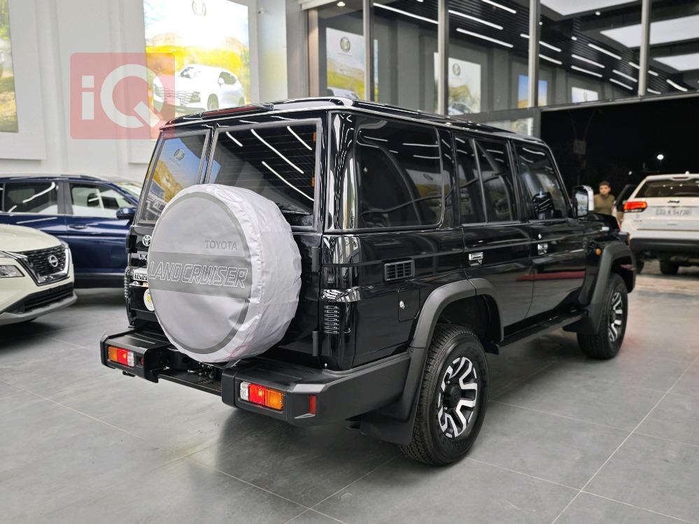 تۆیۆتا لاند کرۆزەر 76